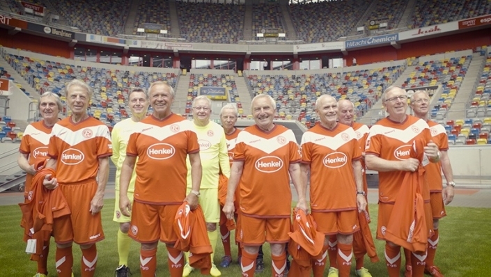 Fortuna Düsseldorf Traditionsmannschaft in orangen Trikots