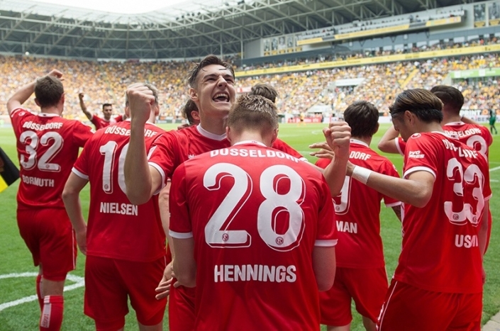 Fortuna Düsseldorf Spieler feiern vor Freude