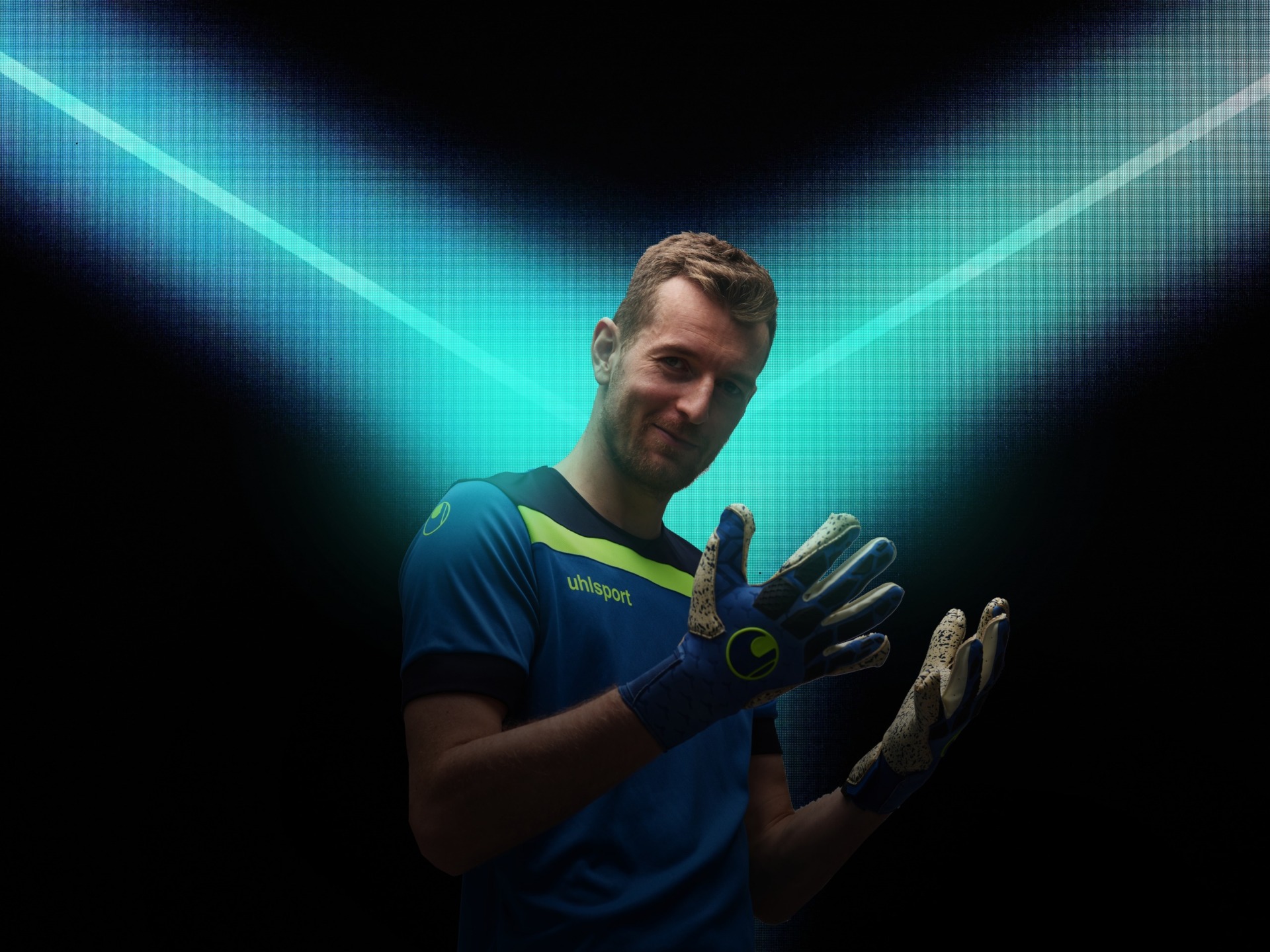 Lukas Hradecky with uhlsport Hyperact gloves