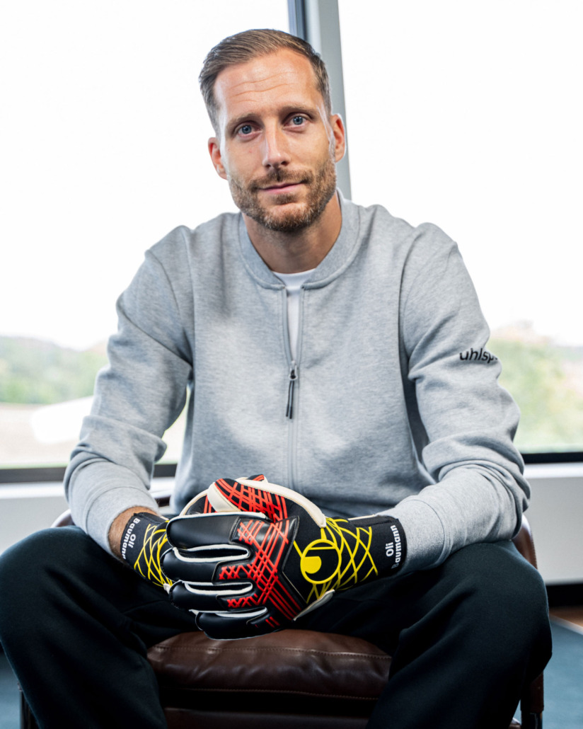 Oli Baumann mit uhlsport Torwarthandschuhe